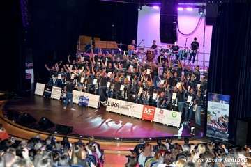 Acto de presentación de la murga teldense Los Nietos de Sarymanchez en el Teatro Víctor Jara de Vecindario (Foto Francisco Javier Santana)